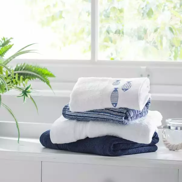 Dunelm Navy Egyptian Cotton Towel - Image 4
