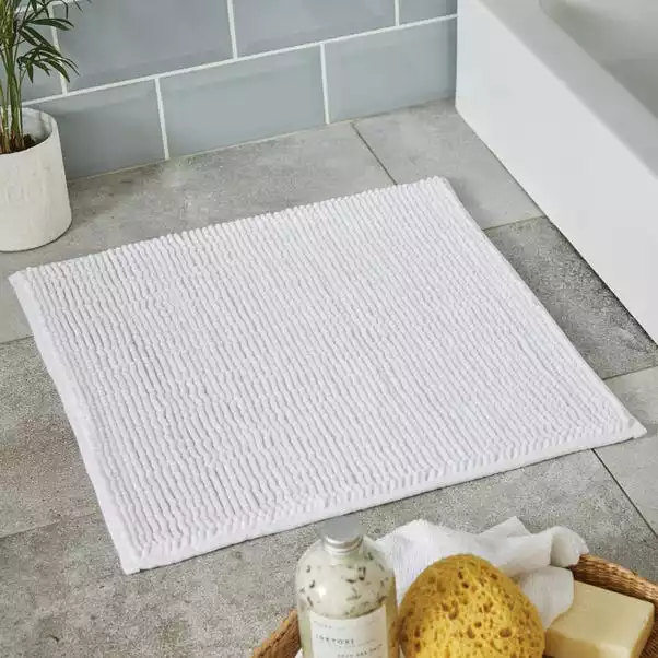 Dunelm White Mini Bobble Shower Mat