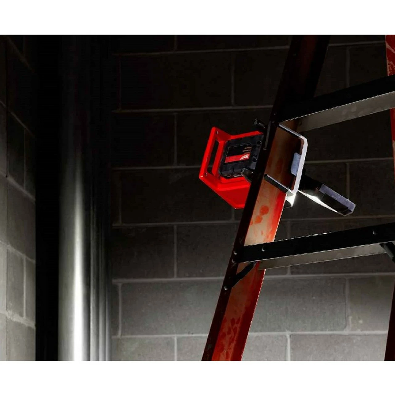 Milwaukee M18PAL-0 18v Pivoting Head Area Light (Body Only) - Image 5