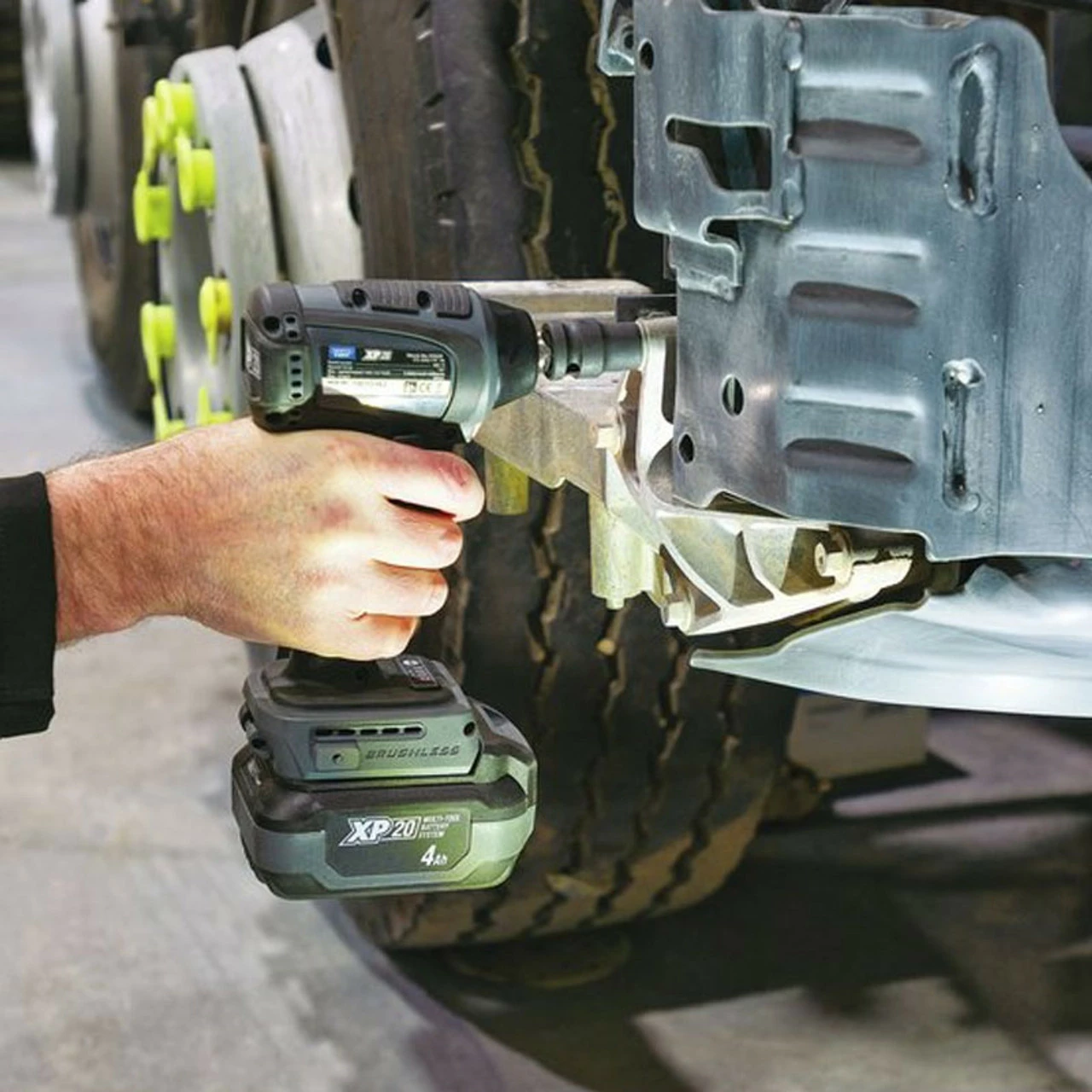 Draper 98962 XP20 20V Brushless 300Nm 1/2" Impact Wrench With 2x 4.0Ah Batteries - Image 2