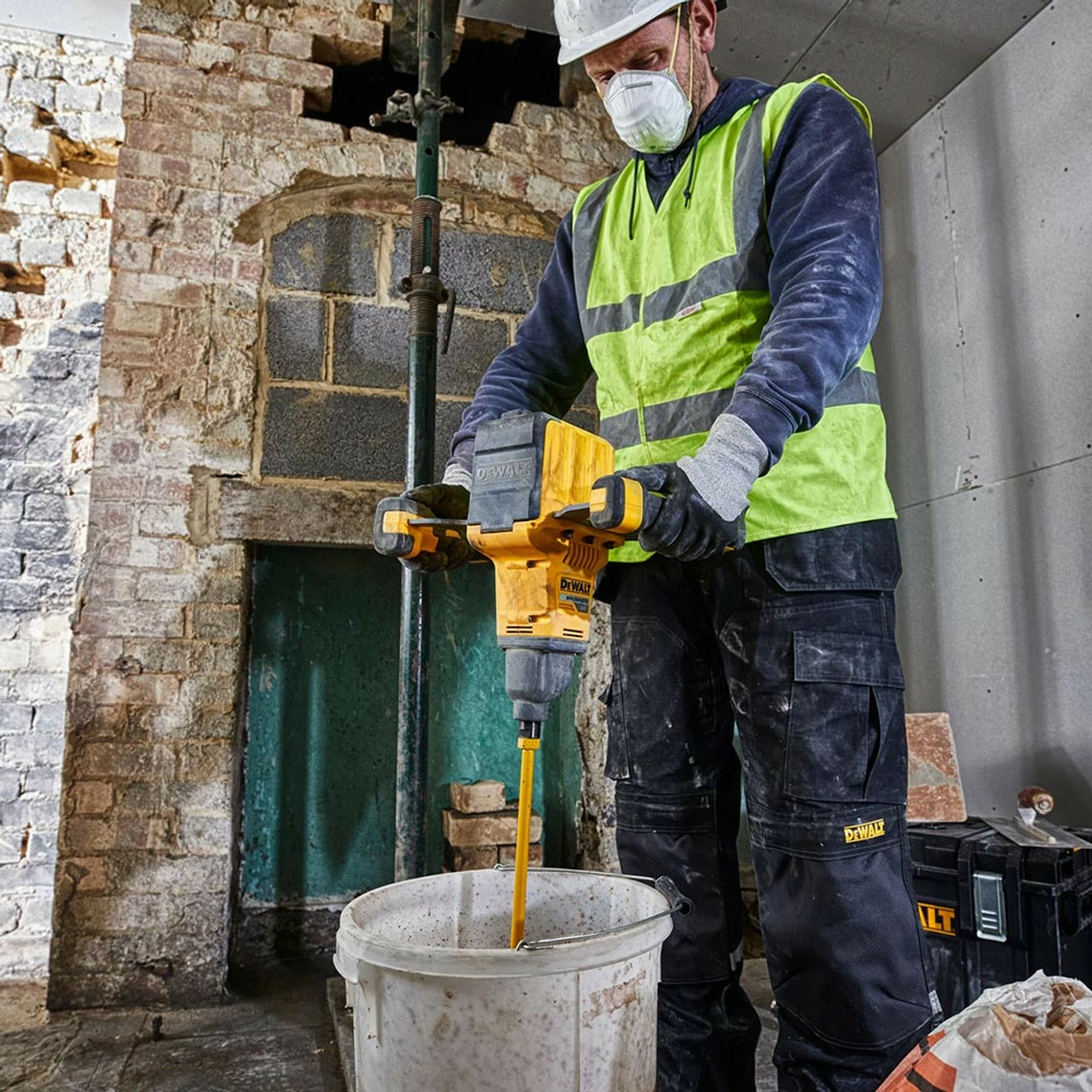 DeWalt DCD240X2-GB 54V XR Flexvolt Brushless Paddle Mixer With 2x 9.0Ah Batteries - Image 10