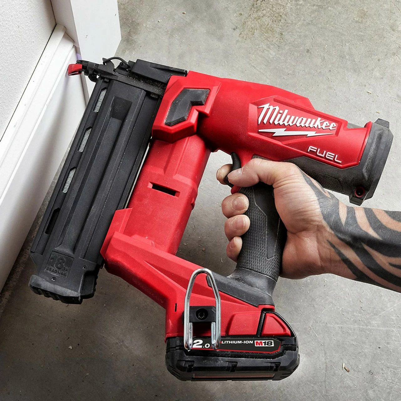 Milwaukee M18 FN18GS-402X 18V Fuel Straight Second Fix Nail Gun With 2x 4.0Ah Batteries - Image 10